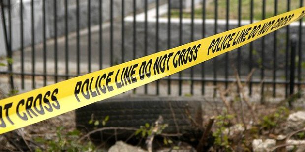 Täter wollte Handtaschen – Zwei 17-jährige Mädchen mit Messer schwer verletzt